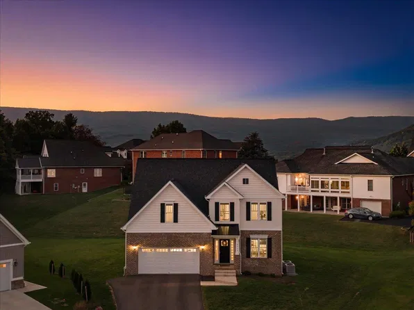 2216 Foxfield Ln, Salem, VA 24153