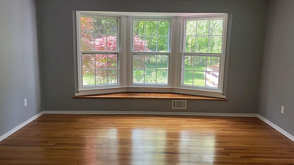5 bed, 2430 sqft, $5,500 — Photo 3