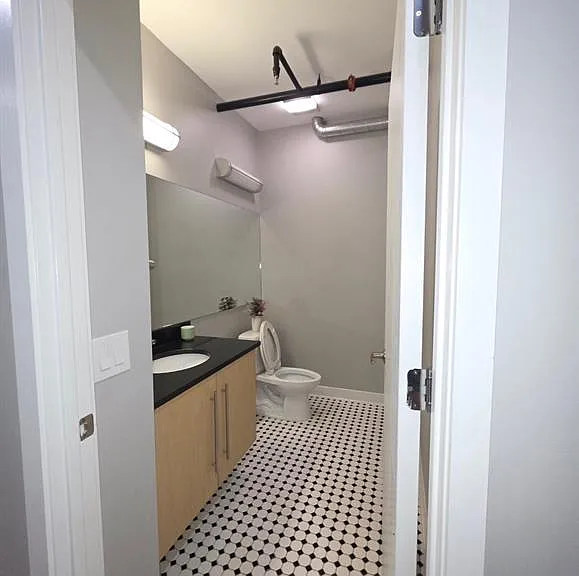 614 S Troy St #205 — Photo 3