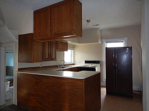 5th image of 222 W 5th St #B