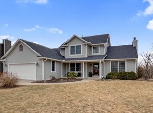 223 Shore Cir, Oconomowoc, WI 53066