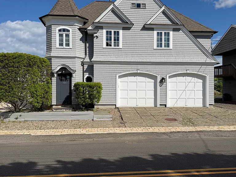 1564 Fairfield Beach Rd — Photo 1