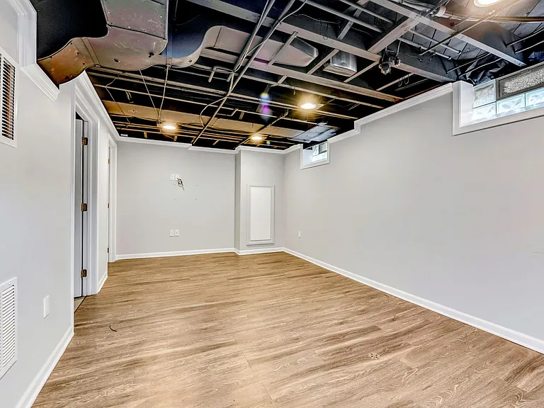 2812 N Main St — Photo 24