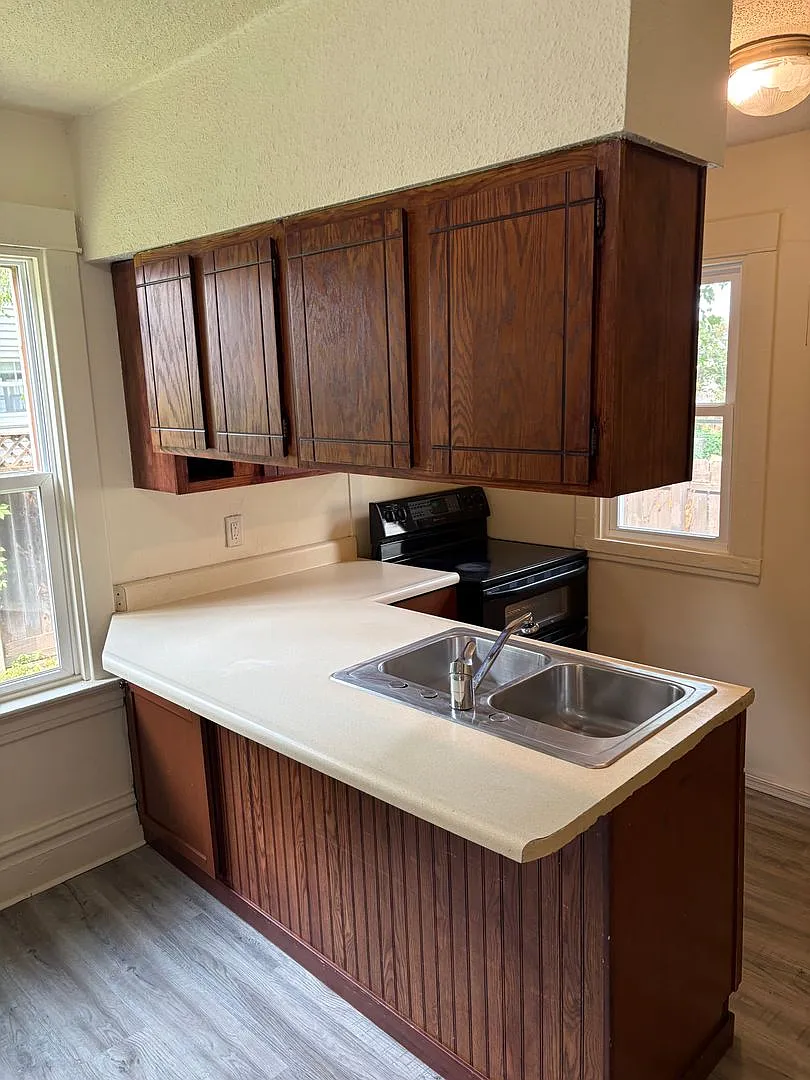Ward 42 - 7th Ave Duplex — Photo 2