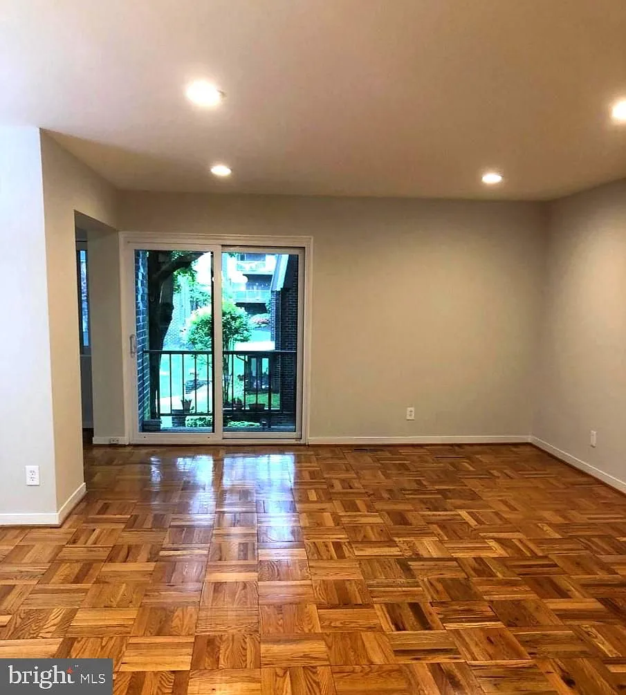 2 bed, 2.0 bath, 1402 sqft, $2,100 — Photo 4