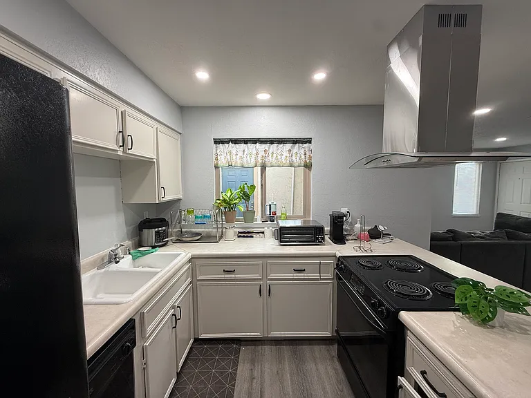 1095 Aspen Dr — Photo 5