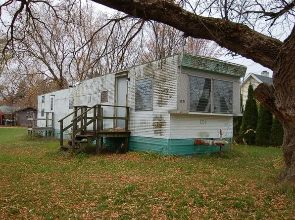 1231 Dandy St, Cadillac, MI 49601