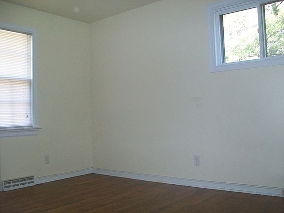 4th image of 3919 Redstone Dr