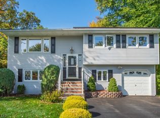 33 Glendale Rd, Flanders, NJ 07836
