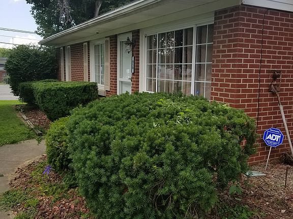 4th image of 850 N Helfrich Ave
