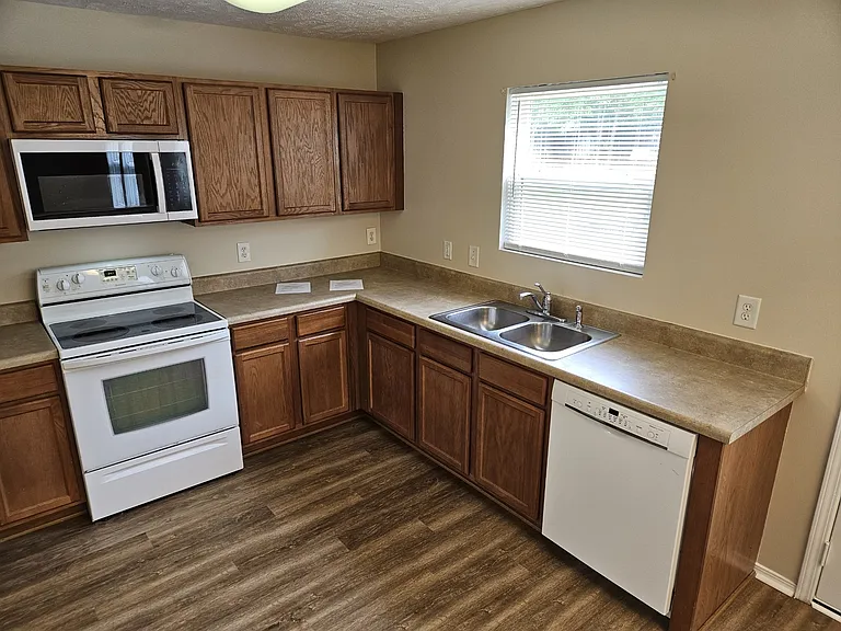 1152 Seven Oaks Blvd — Photo 8
