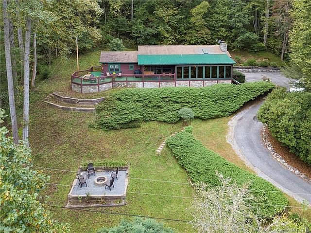 1st image of 374 Woodmore Dr