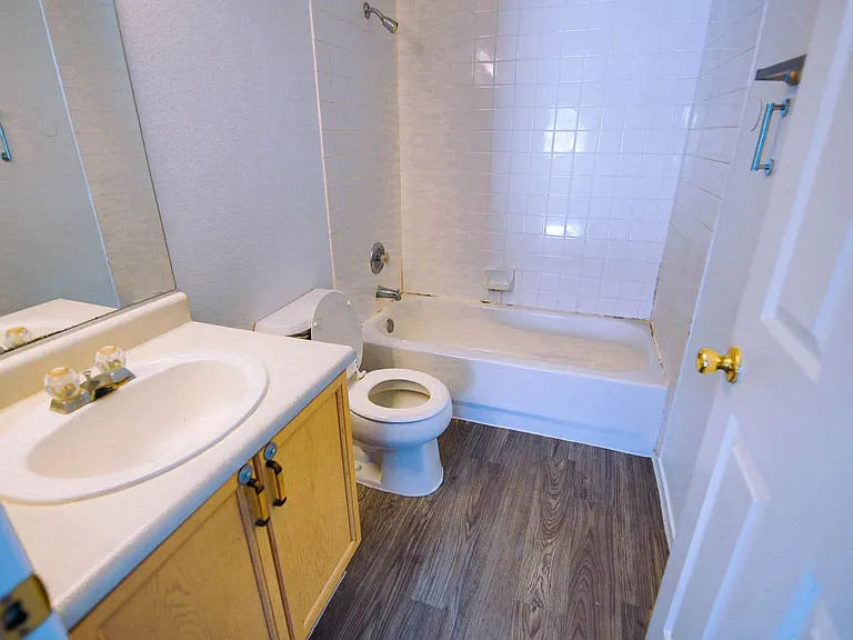 8023 W Rochelle Ave — Photo 15