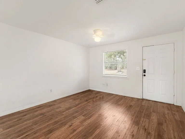 1911 SE 14th Ave — Photo 2
