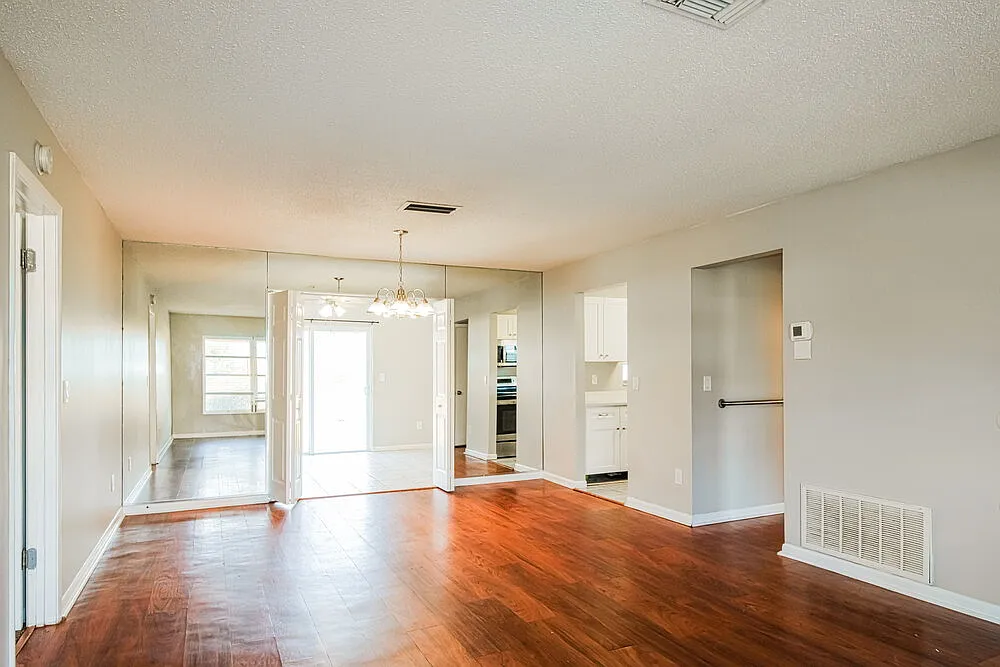 2 bed, 2.0 bath, 1262 sqft, $1,680 — Photo 3