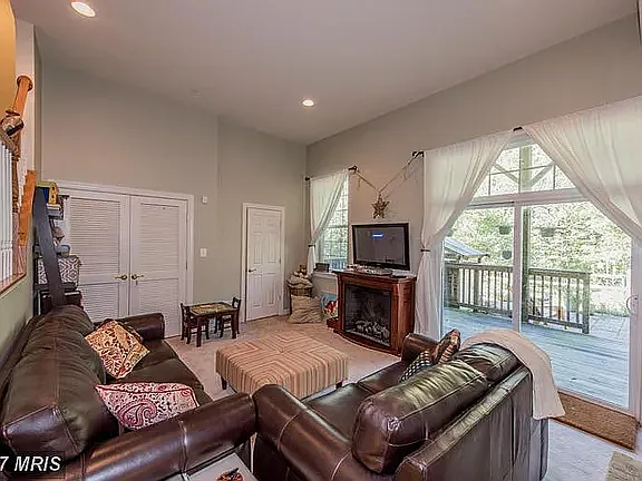 3903 Madison Park Ln — Photo 16