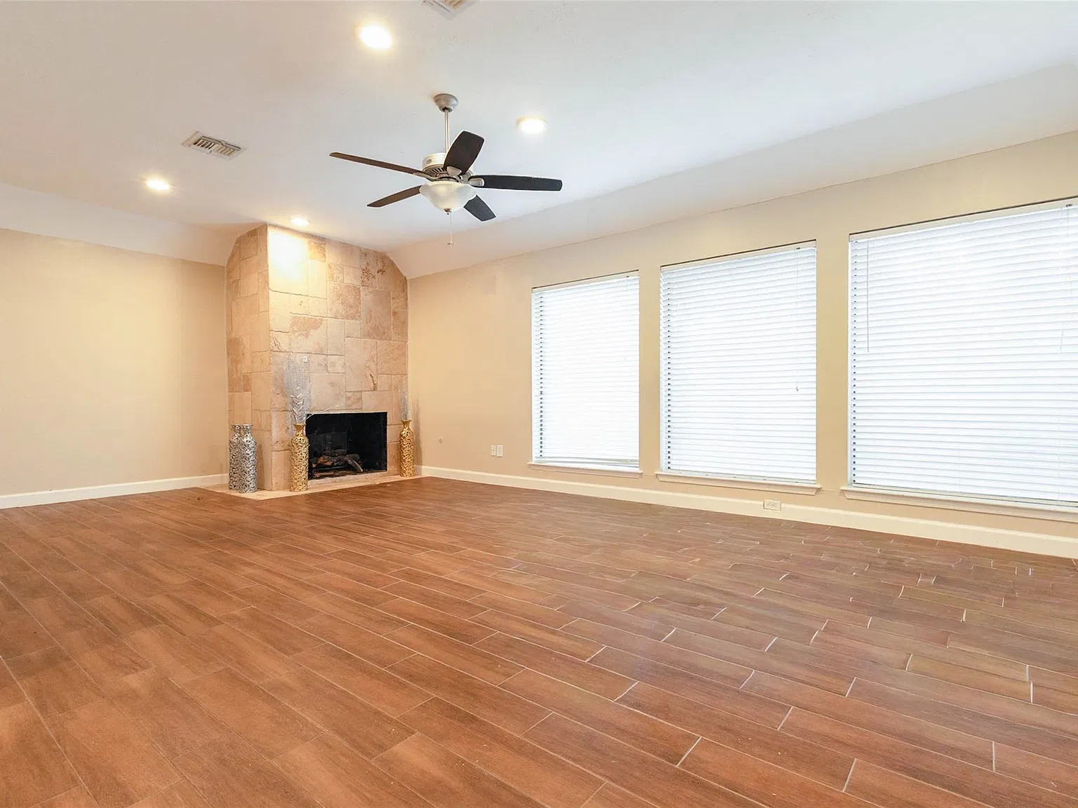 3 bed, 2.0 bath, 2234 sqft, $2,800 — Photo 3