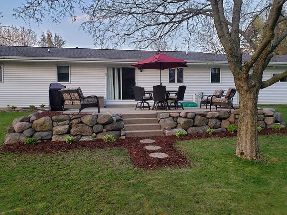 5th image of W1204 Steinway Dr