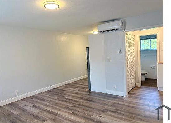 3rd image of 2206 Adams St #10