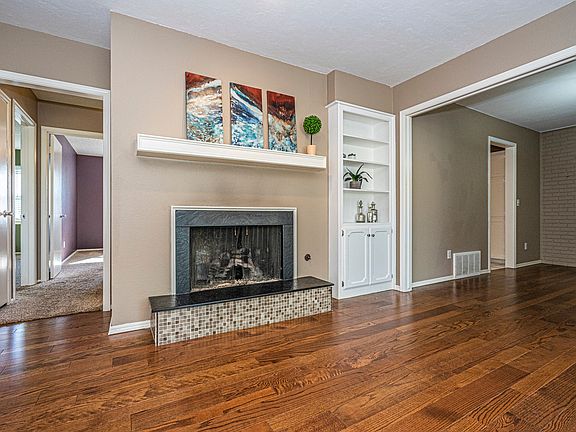 5th image of 2928 Rosewood Ln