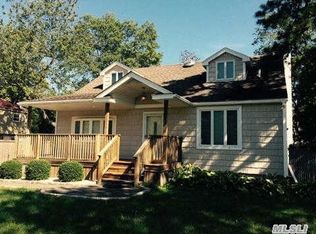 1693 N Gardiner Dr, Bay Shore, NY 11706
