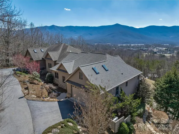 20 Red Plum Ln, Black Mountain, NC 28711