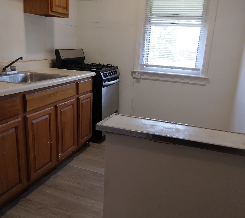 1st image of 484-486 Fabyan Pl