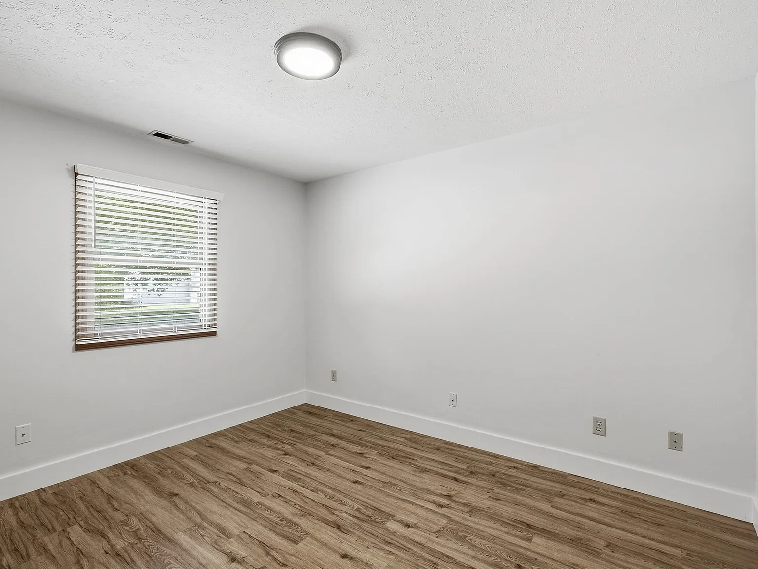2 bed, 750 sqft, $1,050 — Photo 4