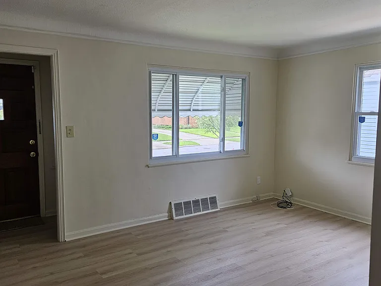 20901 Fuller Ave — Photo 2