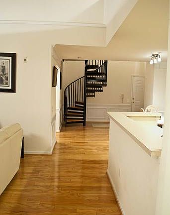 5th image of 400 Harrison Ct Unit 12