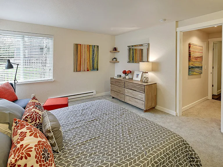 Starboard Apartments — Photo 4