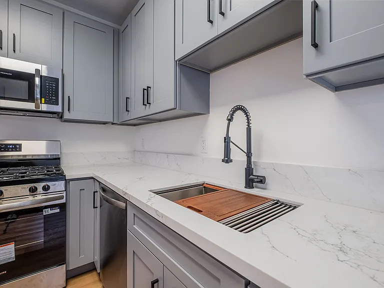 108 Broadway Residences — Photo 10