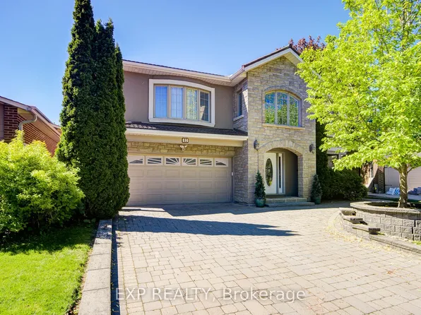 82 Derby Ct, Newmarket, ON L3Y 5Z9