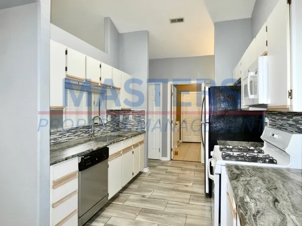 915 Hilltop Ln, Toledo, OH 43615