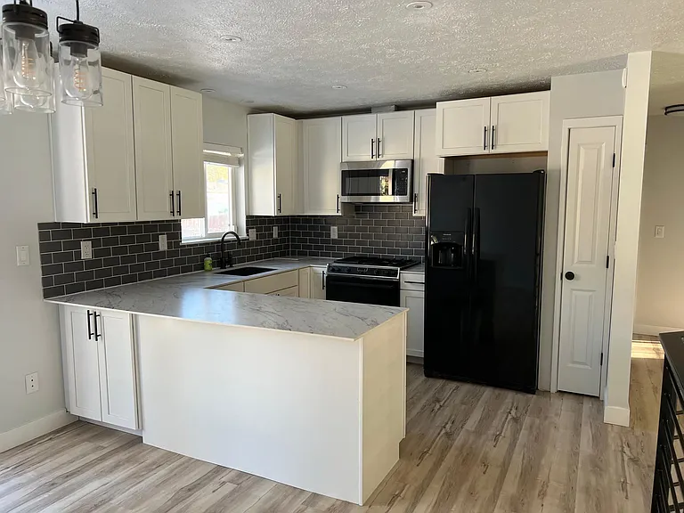 315 E Shore Rd — Photo 5