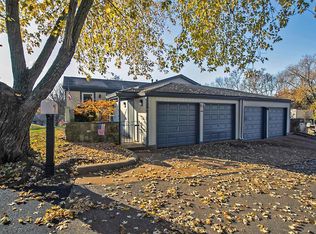 955 Barbizon Dr, Ballwin, MO 63021