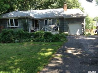 1 Vine Rd, Kings Park, NY 11754