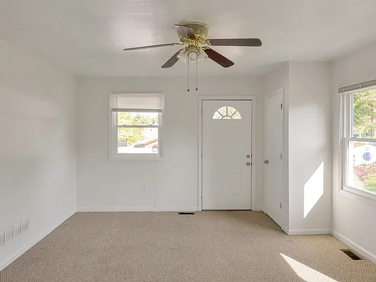 825 Yvette Dr #2 — Photo 2