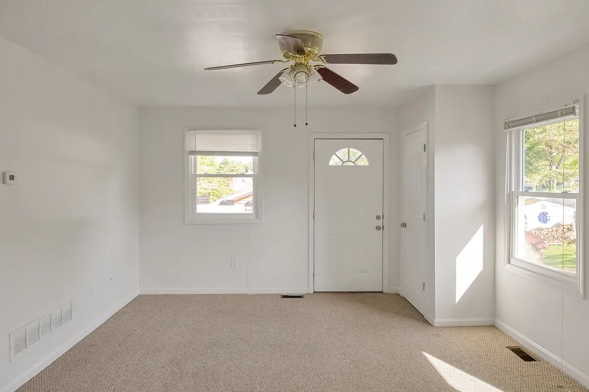 Building Photo - 825 Yvette Dr #2