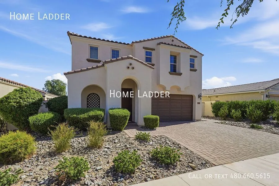 Beautiful Eastmark Home with Private Pool, Loft & Upgraded Kitchen — Photo 3