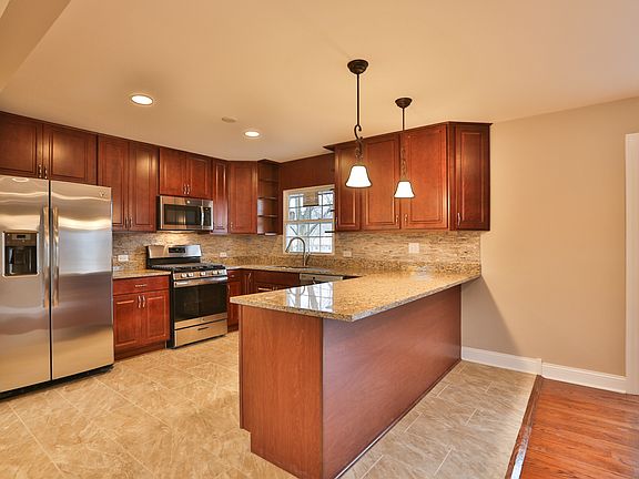 4th image of 816 W 66th Pl