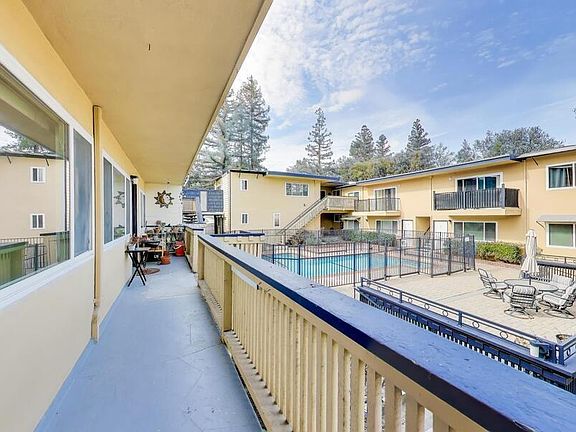 4th image of 698 N Santa Cruz Ave APT 8