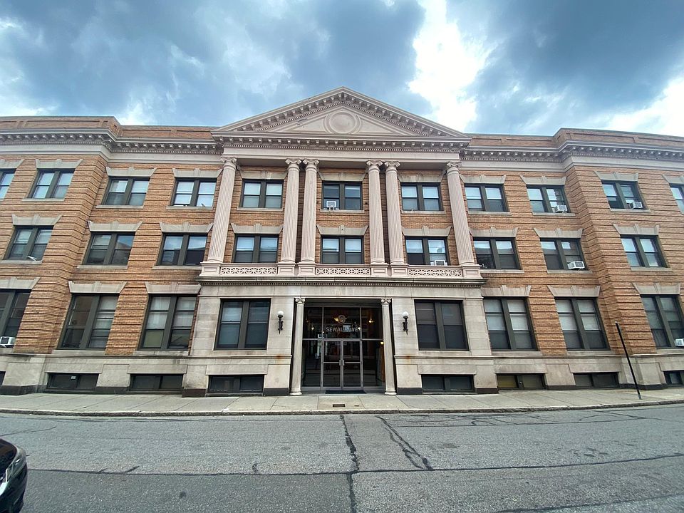 1st image of 9 Sewall Ave APT 4