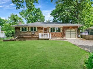 275 Russell Ave, Holbrook, NY 11741
