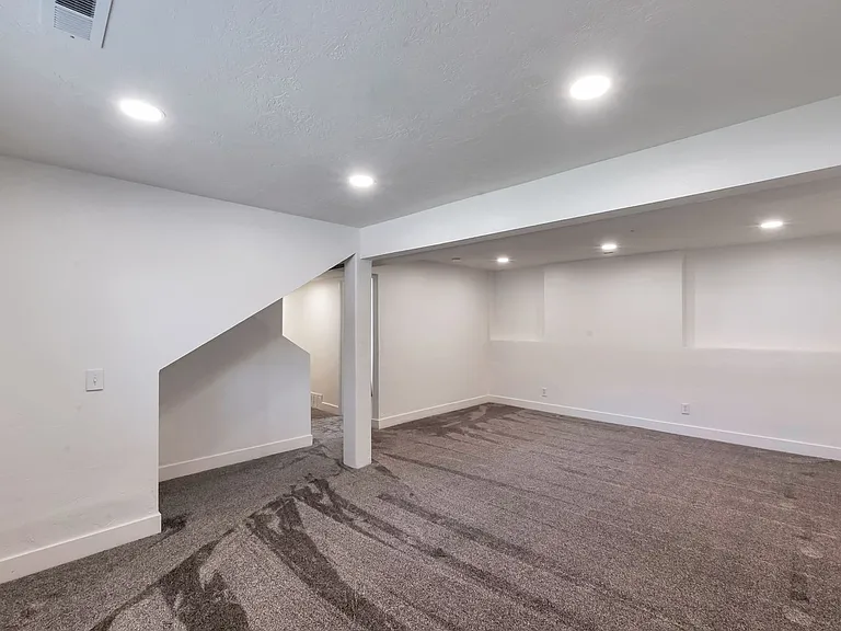 2151 W 300 N — Photo 18