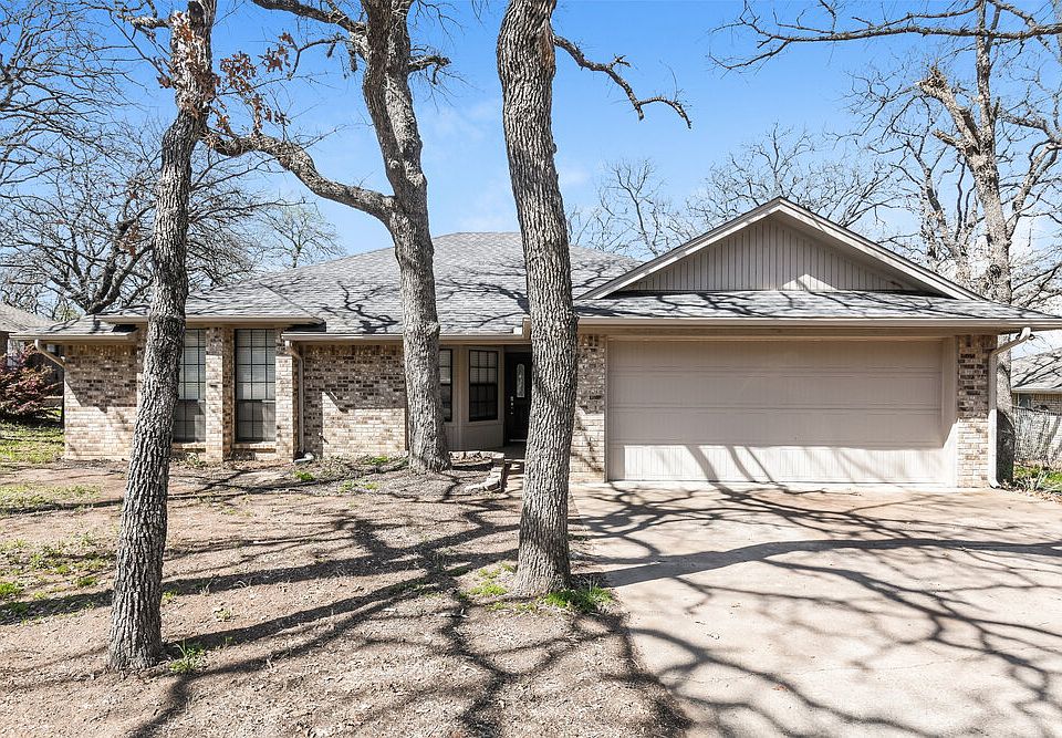 1st image of 125 Camelot Dr