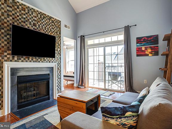 5th image of 502 King Farm Blvd APT 404
