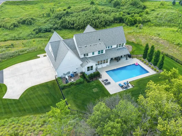 22233 Dakota Ave, Lakeville, MN 55044