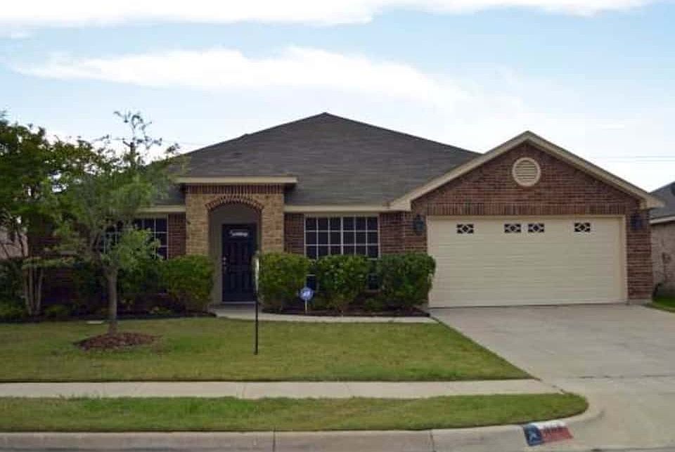1st image of 808 Evergreen Ln