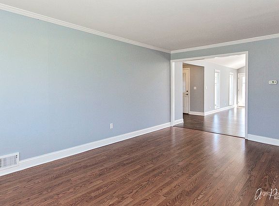4th image of 633 N Lake St